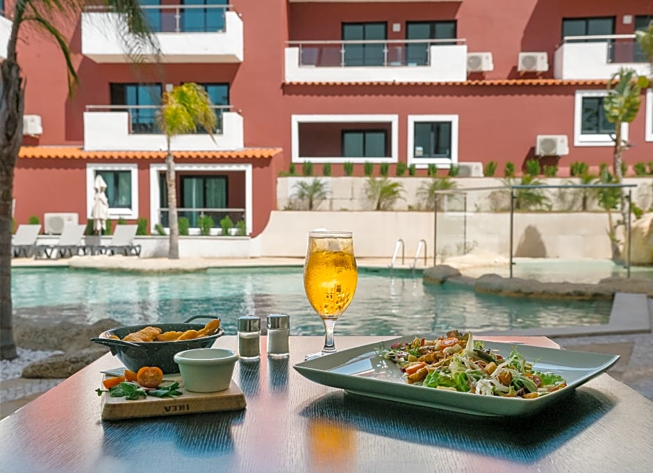 Topázio Vibe Beach Hotel & Apartments