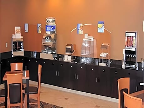 3 Queen 2 Bedroom Suite