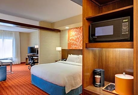 Executive Queen Suite with Sofa Bed - Hearing Accessible