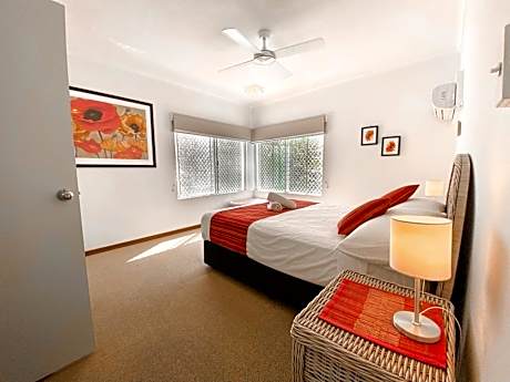 Two-Bedroom with Two Bathroom Apartment with Balcony