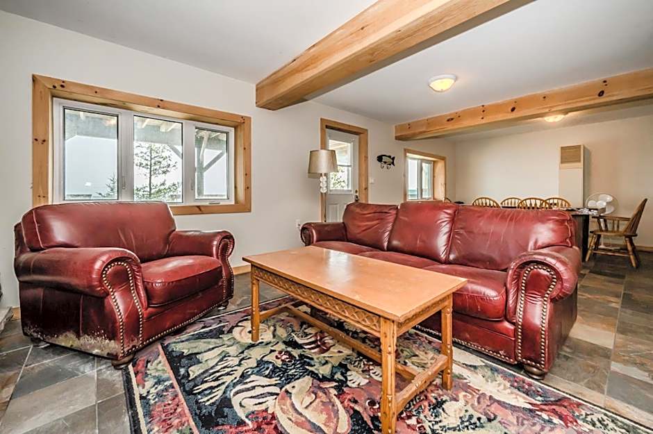 Norse Nook - Waterfront w Hot Tub & Sauna