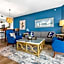 Sunrise Surprise 9th floor 2BR 2 BA King Suite Beach shuttle, heated pool!