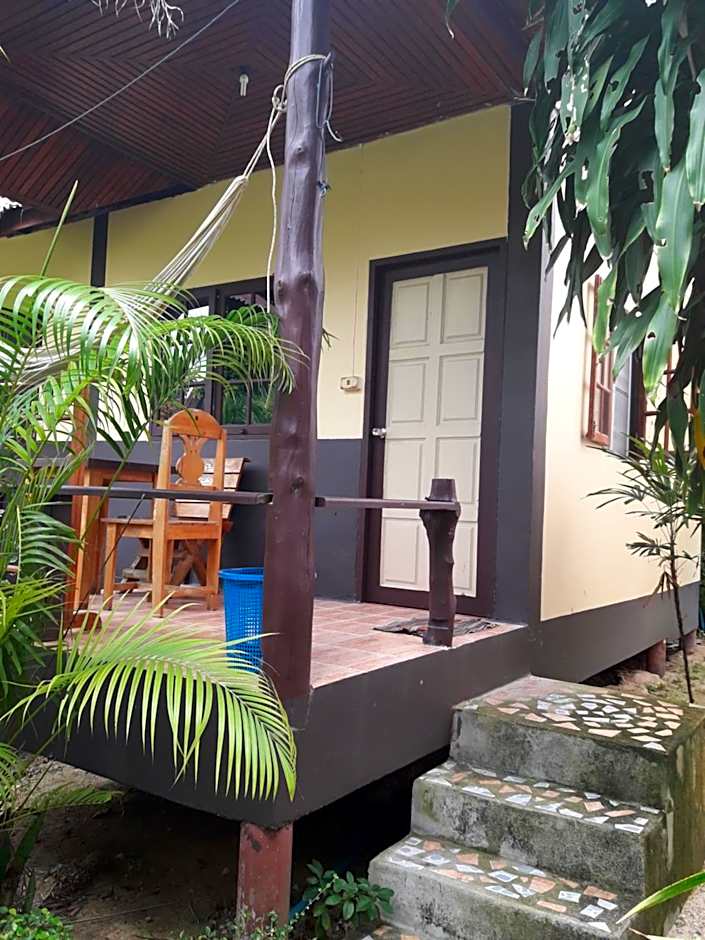 Jungle Hut Bungalows & Hotel