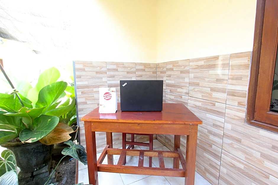 OYO Life 93403 Penginapan Adinda