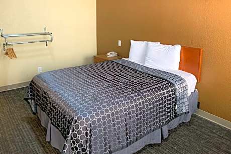1 Queen Bed, Nonsmoking, Accessible
