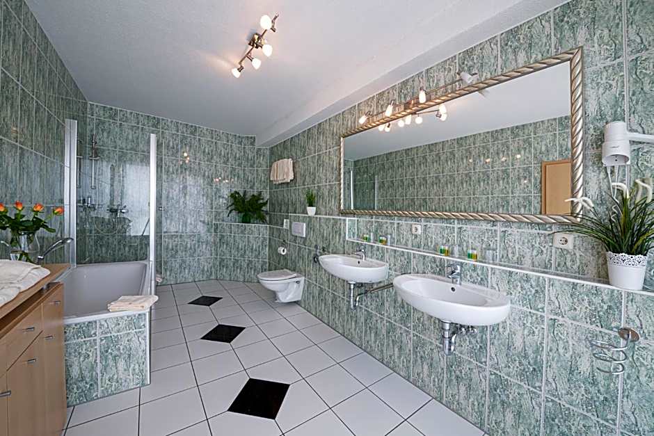 Europa Hotel Garni free parking