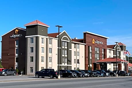 La Quinta Inn & Suites/New River Gorge National Park