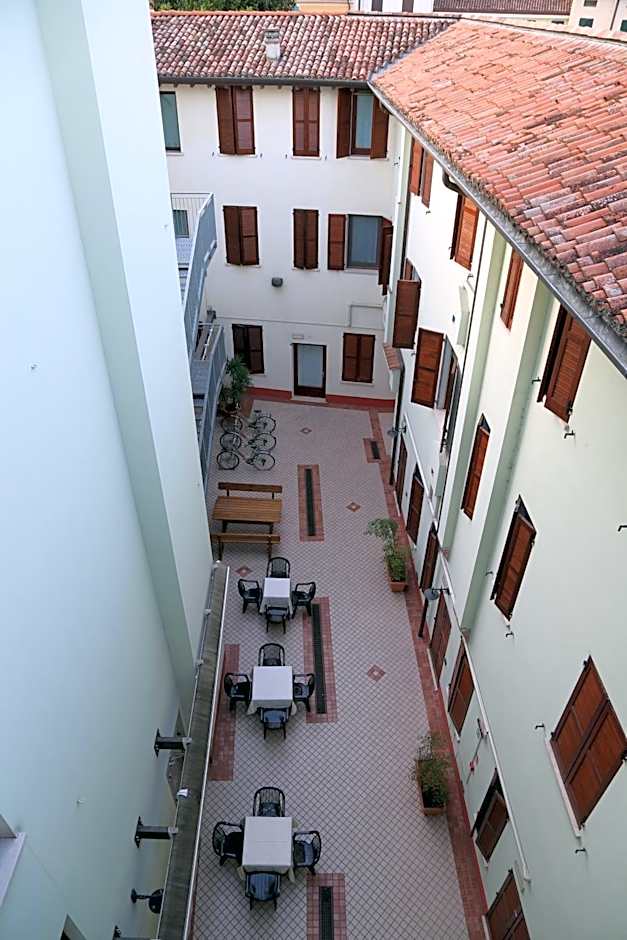 Hotel Mantegna Stazione, MantegnaHotels
