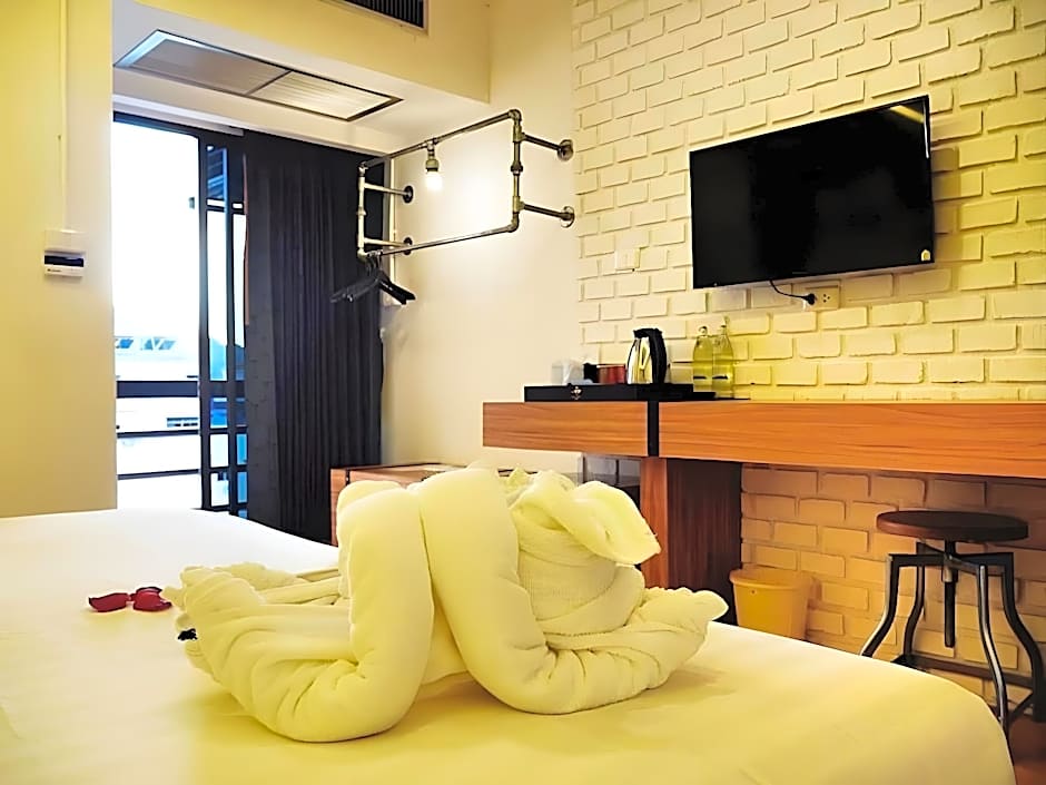 Forty Winks Phuket Hotel