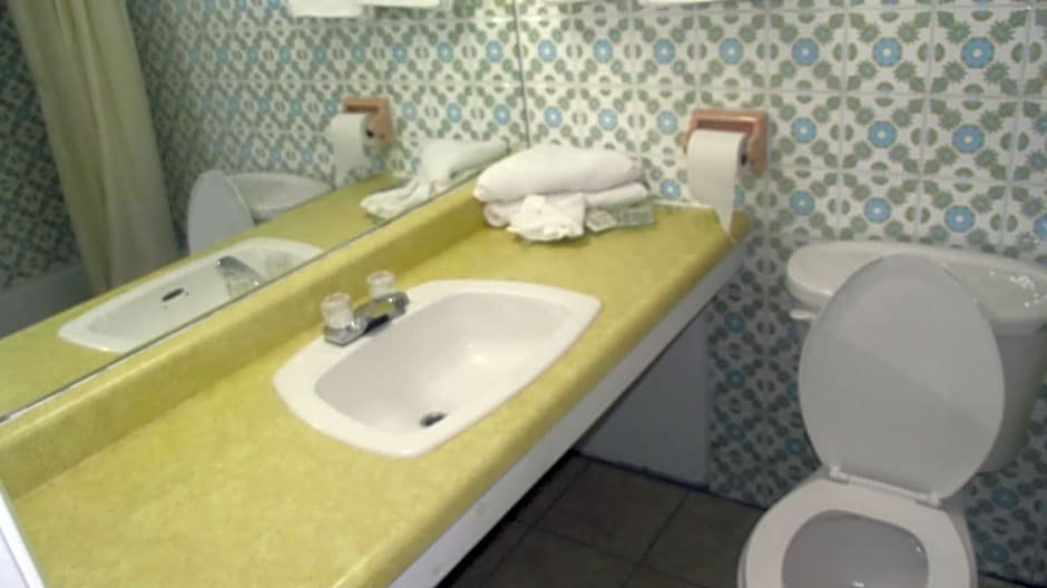 Empress Inn and Suites by the Falls