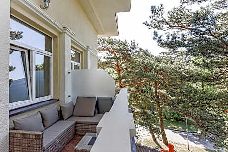 Queen Room with Balcony - Annex