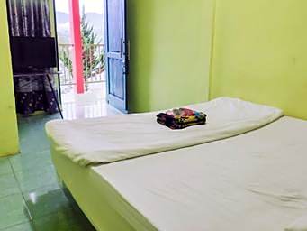 RedDoorz near Pelabuhan Ajibata Parapat