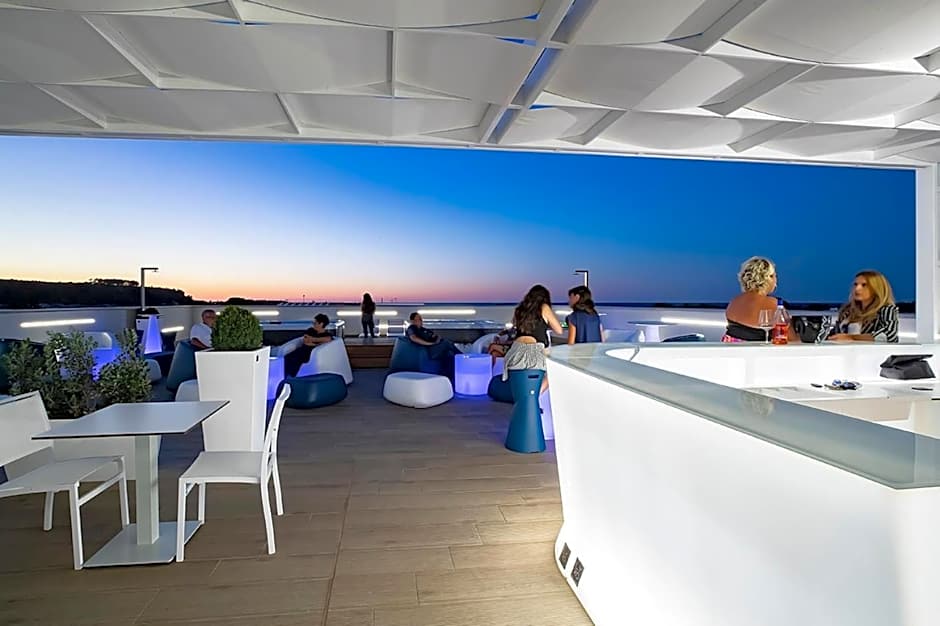 Sundeck Hotel