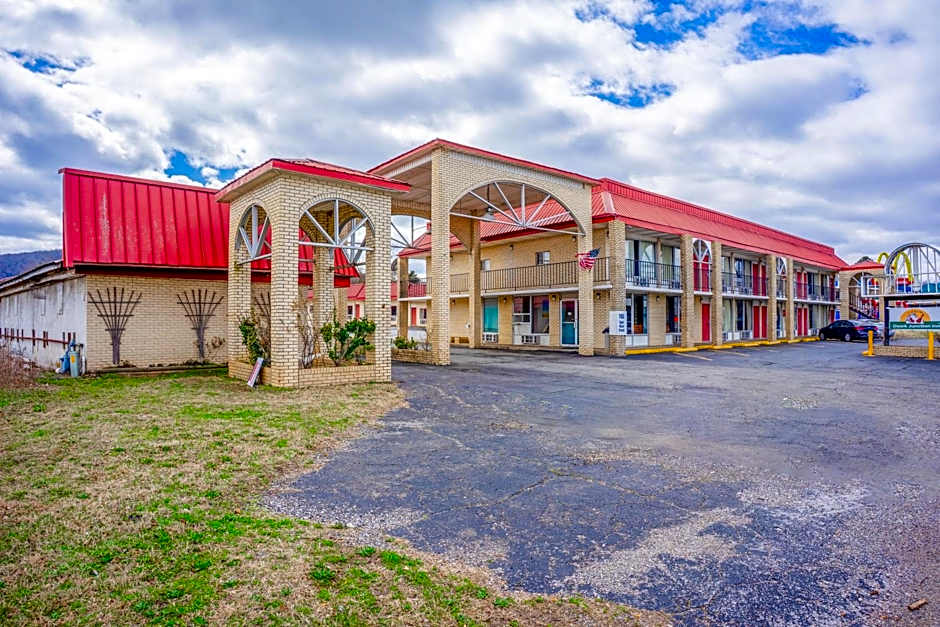 Ozark Junction mountain view by OYO