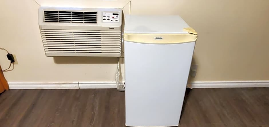 Agassiz Hotel and Restaurant - Under New Management