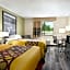 Super 8 by Wyndham Clinton/Jackson West