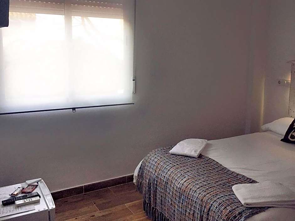 Hostal Ciempozuelos, familiar, cerca del Parque Warner y Madrid