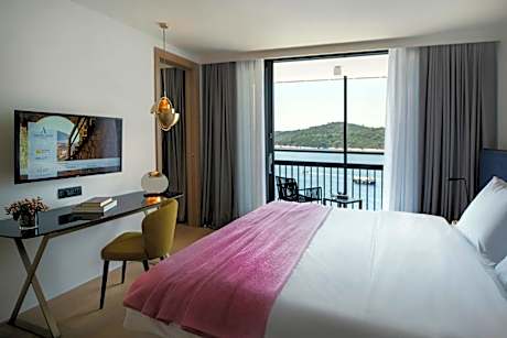 Spring Suite Special - return airport transfer included