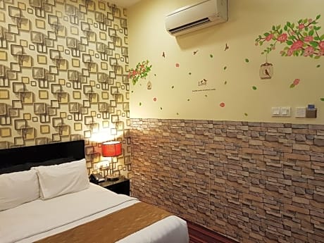 Deluxe Queen Room