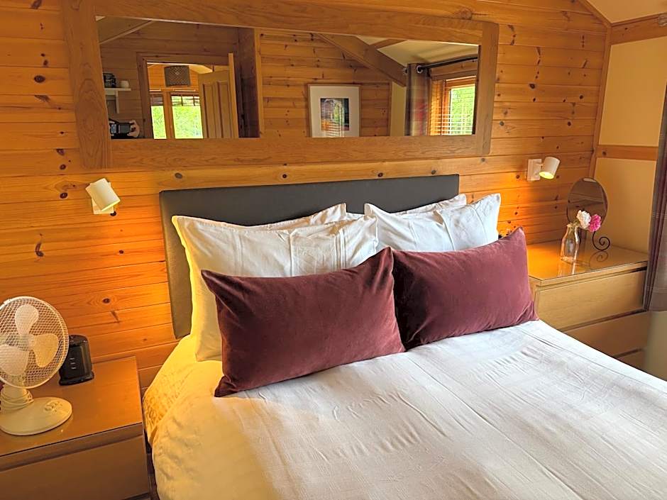 Rashfield Sheilings - Unique Riverside Lodges