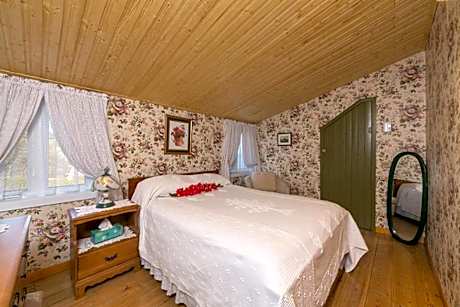 Queen Room with Shared Bathroom