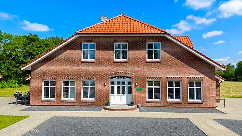 Natura Ferienhaus, Ferienwohnungen in Rhauderfehn , Komfort für Gäste & Firmen ,WLAN & Parkplatz