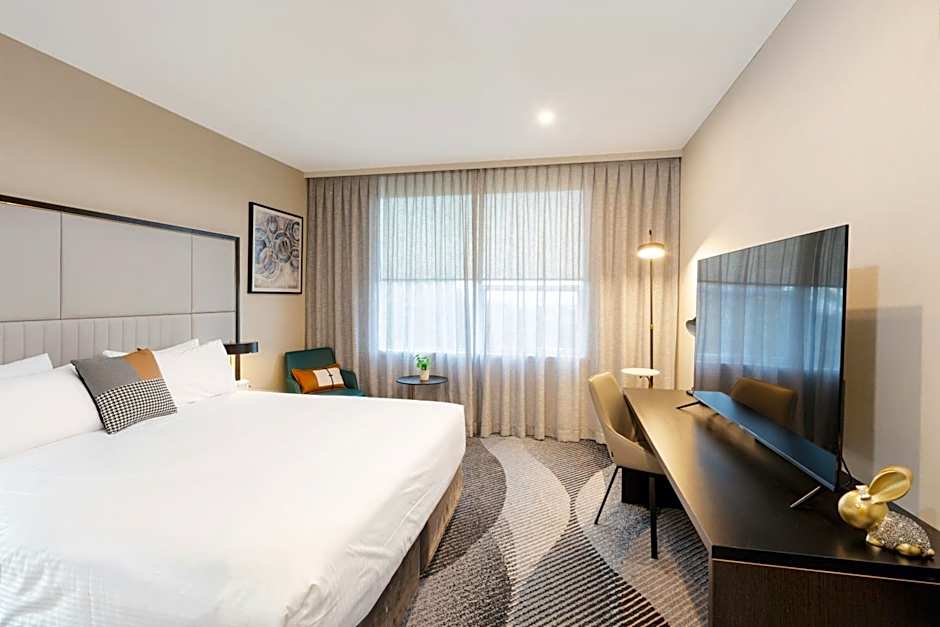 Royal Pacific Hotel