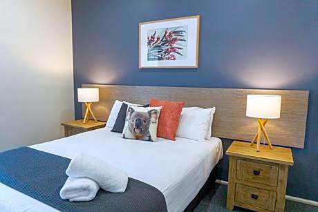 One Bedroom Suite with Bathtub