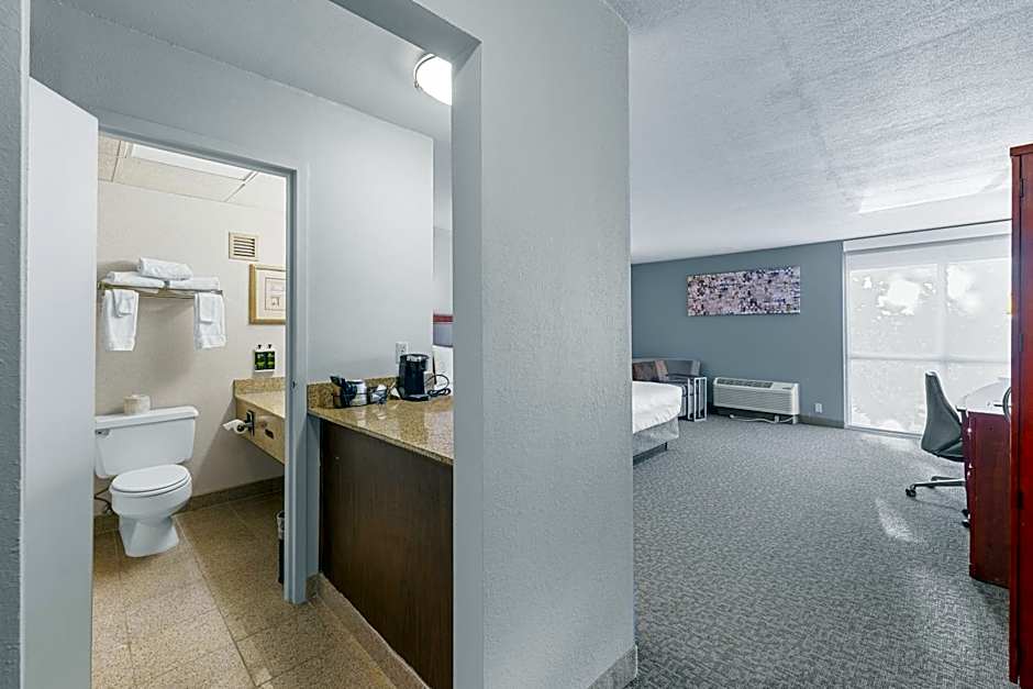 Riverside Hotel & Conference Center