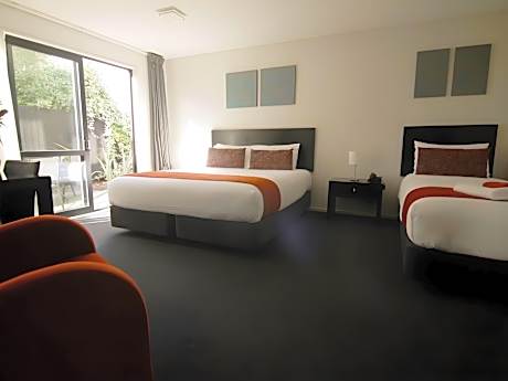 Executive King Single