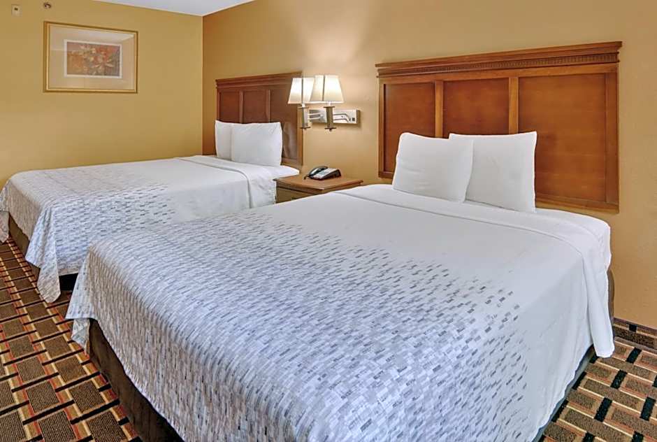 HomeTown Inn & Suites