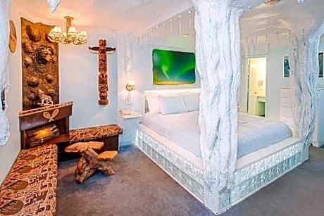 1 King Bed Alaskan Ice Cave One-Bedroom Suite Non-Smoking