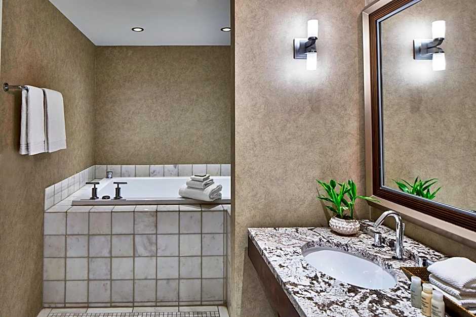 Renaissance by Marriott Atlanta Midtown Hotel