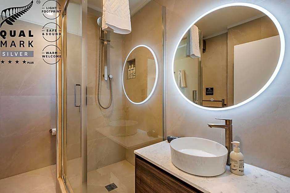 Luxe Suites & Apartments