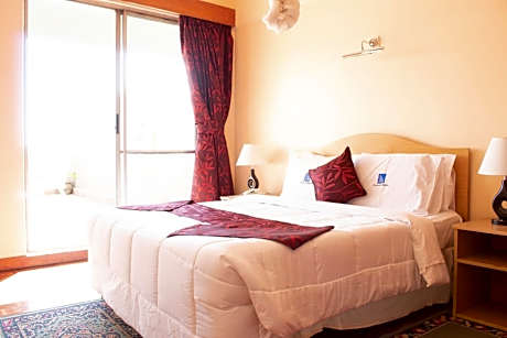 One Bedroom Executive Apartment with Balcony And Kitchen