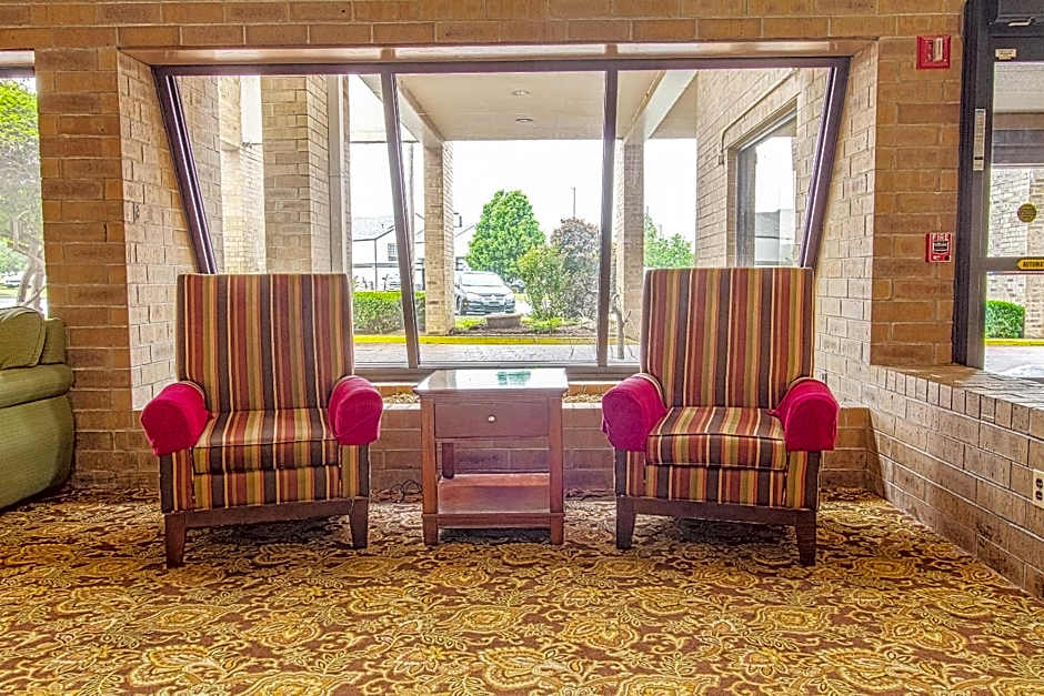 Tulsa Square Hotel Central, I-44 By OYO