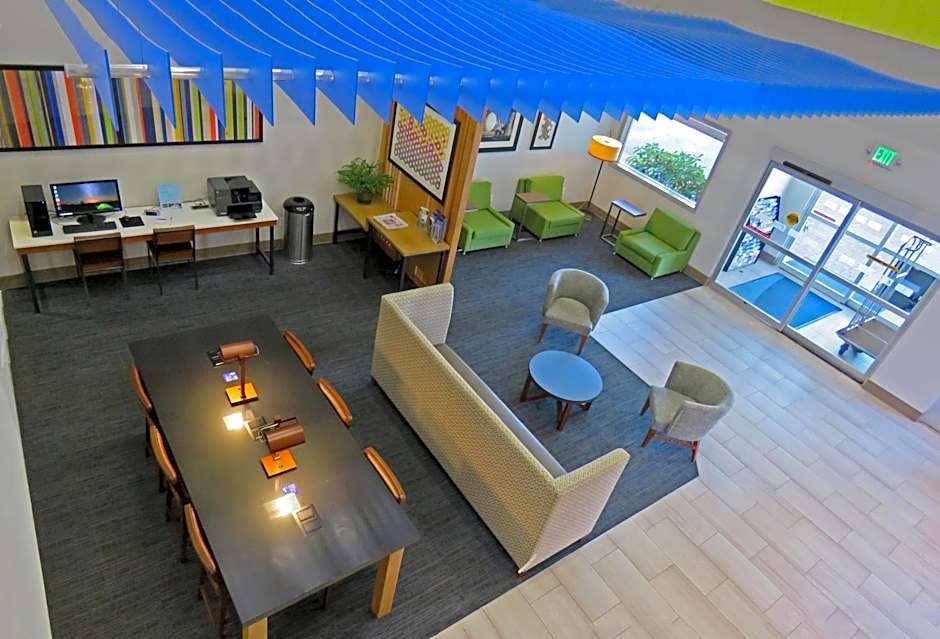 Holiday Inn Express Hotels & Suites Burlington By IHG