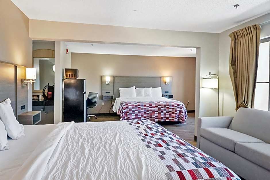 Red Roof Inn & Suites Fayetteville-Fort Bragg