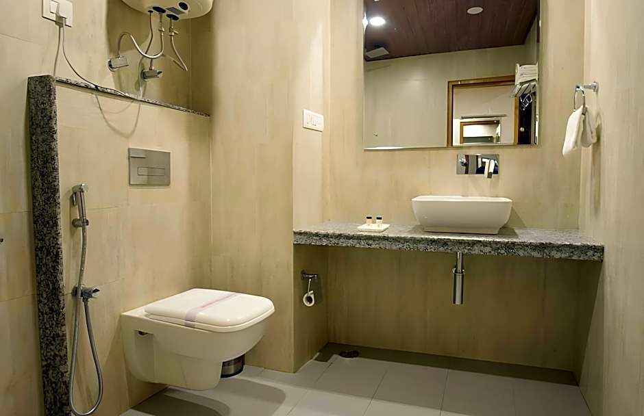 Sarthak Regency (Centrally Heated & Air cooled)