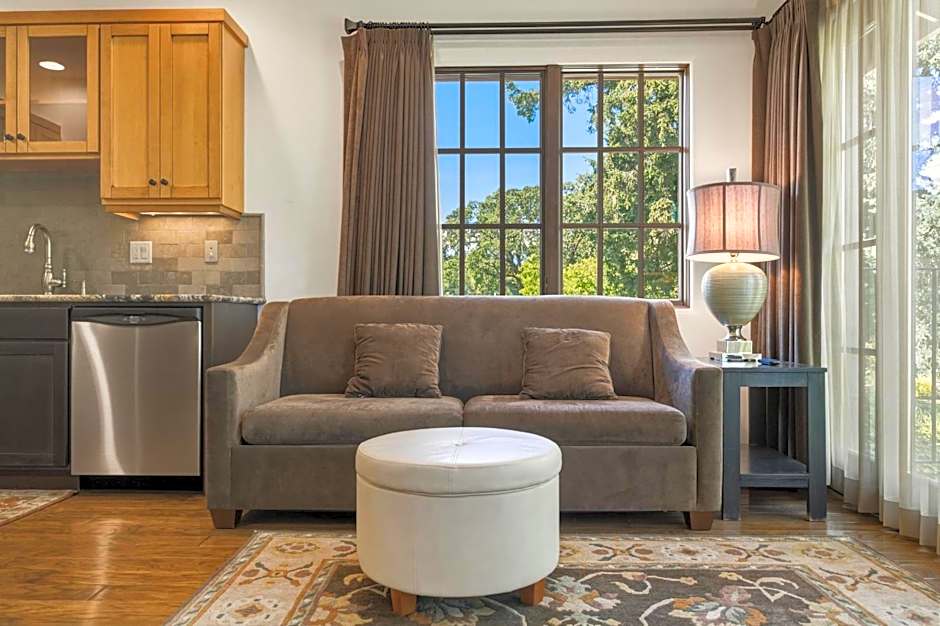 Columbia Cliff Villas
