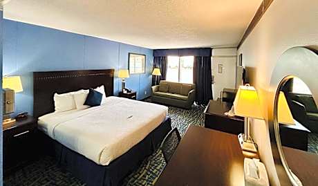 One Bedroom King Suite with Sofa Bed - Non-Smoking