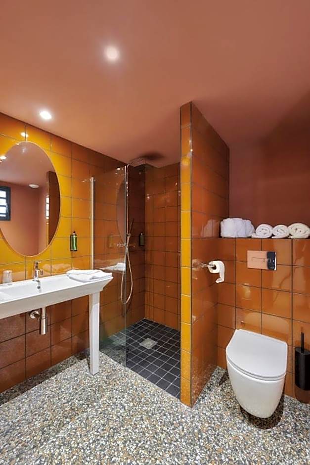 DINA MORGABINE SAINT DENIS