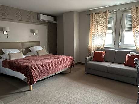 Family Room (3 Adults)