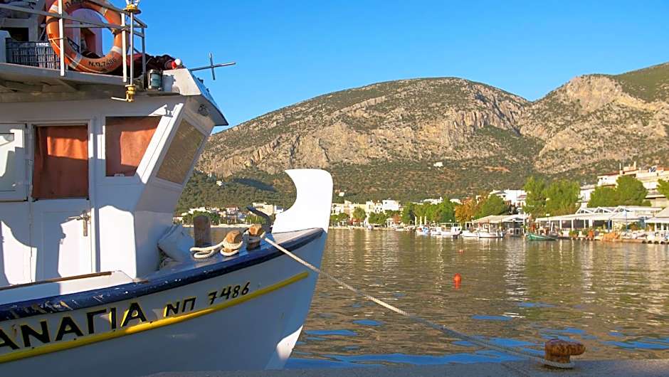 Antikyra Beach Hotel