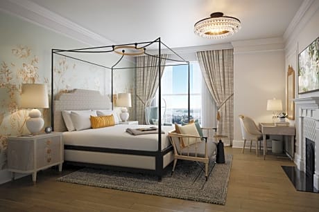 1 king bed room with city view high floor