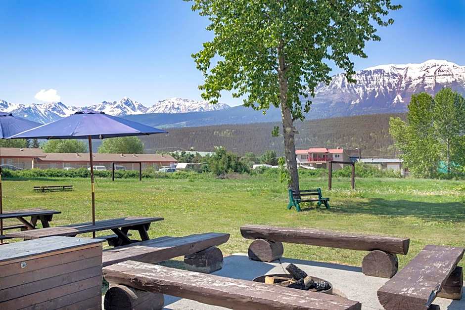 Travelodge by Wyndham Golden Sportsman Lodge