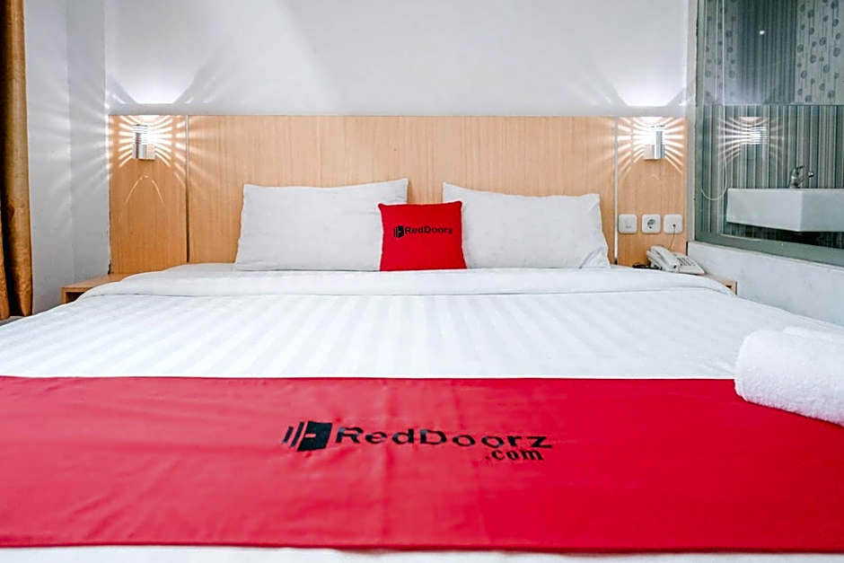 RedDoorz Premium at Hotel T-ONE Jambi