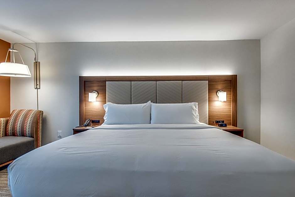 Holiday Inn Express & Suites Dallas North - Addison By IHG