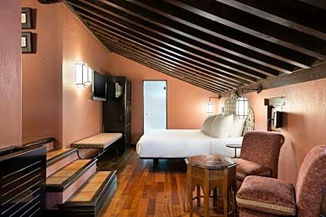Junior Suite King, Junior Suite, 1 King, Sofa bed