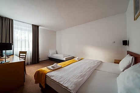 Double or Twin Room (2 Adults + 2 Children)